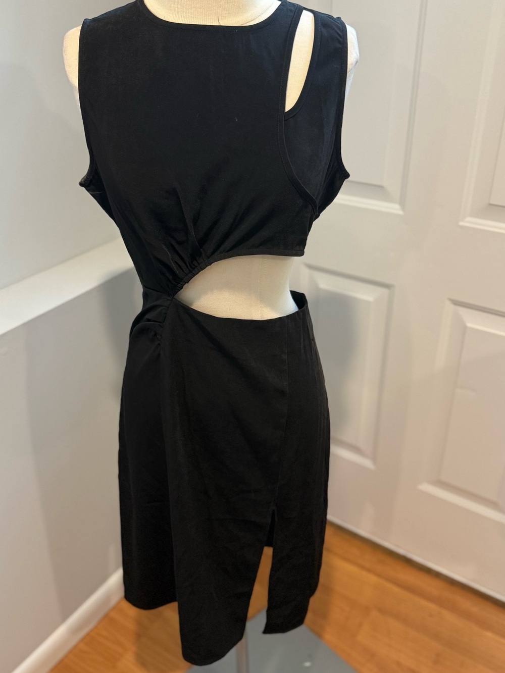 Amylynn Black Cutout Sleeveless Midi Dress (18)